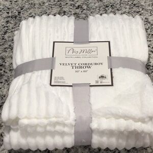 Home Amy Miller White Collection Velvet Corduroy Throw New 50” X 60”